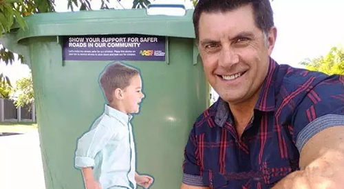 行車安全出奇招：垃圾桶上貼安全標識，提醒司機‘不要超速’