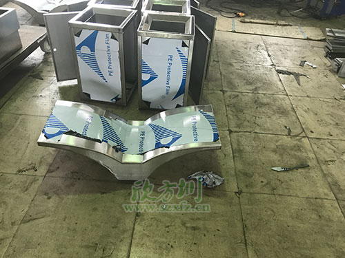 由手藝精湛的焊工師傅焊接，打磨師傅全程手工打磨而成。