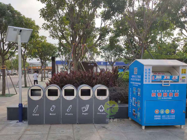 新款多分類果皮箱垃圾分類收集容器太陽能供電,智能滿溢功能通過平臺遠程終端提醒